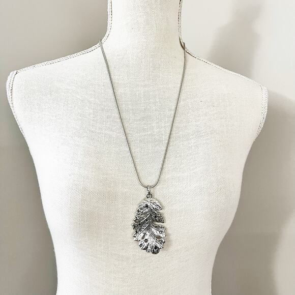 NEW Chico's Silver Leaf Adjustable Pendant Necklace - Picture 5 of 8